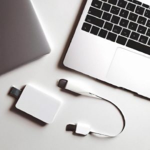 jak podłączyć dysk twardy przez usb?